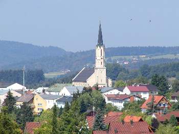 Stadt Freyung - Ansicht mit Kirche