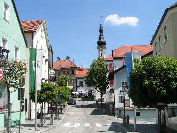 Kötztinger Altstadt alte Rathaus mit Glockenspiel