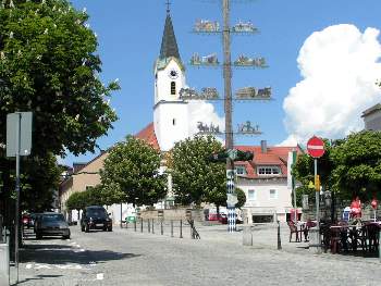  Stadtplatz und Kirche Kötzting