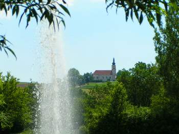 Blick vom Kurpark zur Wallfahrtskapelle Weissenregen