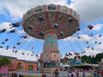 straubing-volksfest-gaeubodenvolksfest-karussell