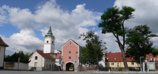 abensberg-ausflugsziele-sehenswürdigkeiten-kirche-ort-landkreis-kelheim