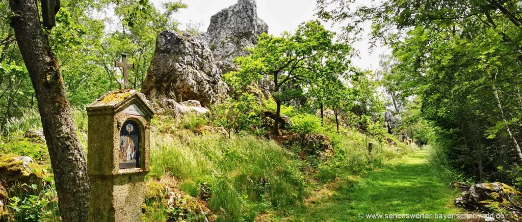 Wandern am Moosbacher Pfahl mit Kreuzwegstation