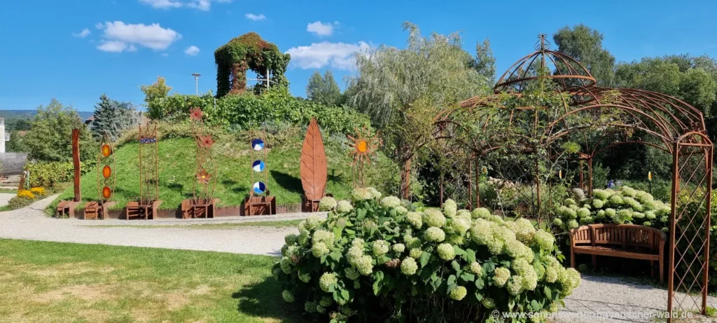 Glasdorf Arnbruck - Erlebnispark Weinfurtner mit Glaskunst, Blumen, Kinderspielplatz, Streicheltiere, Aussichtsturm, ...