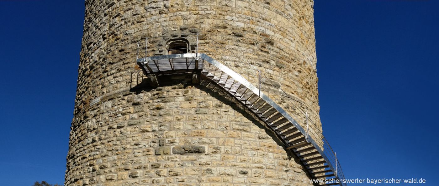 Sehenswerter Heinrichsturm in Bad Abbach am Schlossberg bad-abbach-sehenswürdigkeiten-heinrichsturm-schlossberg-aussichtsturm