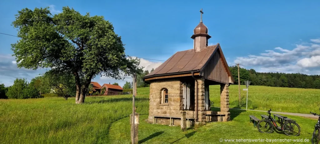 Wandern Kapellen Rundweg Zenching Arnschwang die Wegkapelle Niesassen