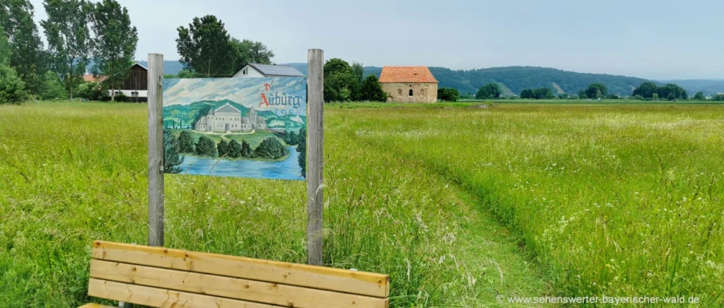Burgkapelle der ehemaligen Auburg bei Barbing Ausflugsziele Barbing - Sehenswürdigkeiten Burgkapelle im Ortsteil Auburg