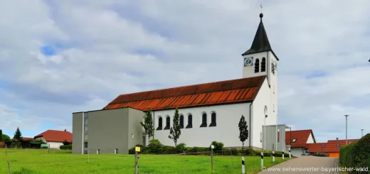 Ausflugsziele Bernhardswald Sehenswürdigkeiten Pfarrkirche