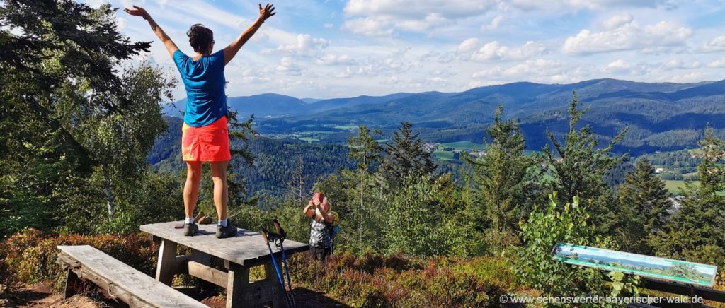 Wandern zum Gipfelkreuz Harlachberg bei Bodenmais