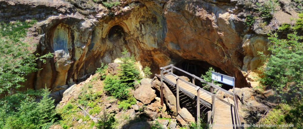 ehemaliger Bergwerk Stollen Höhlen am Silberberg Wanderweg