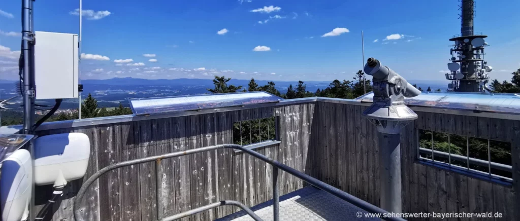 Ausblick vom Brotjacklriegel Turm Wandern am Kinder Erlebnispfad zum Brotjacklriegel bei Schöfweg, Langfurth