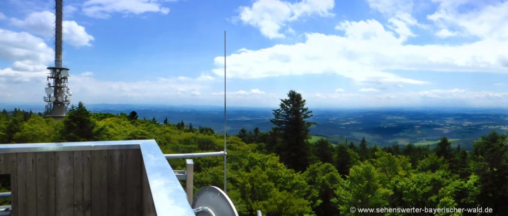 Brotjacklriegel Wanderwege zum Aussichtsturm in Sonnenwald Niederbayern