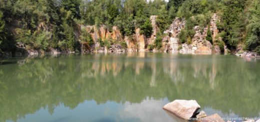 büchlberg-steinbruchsee-felsen-stoabruch-rundweg