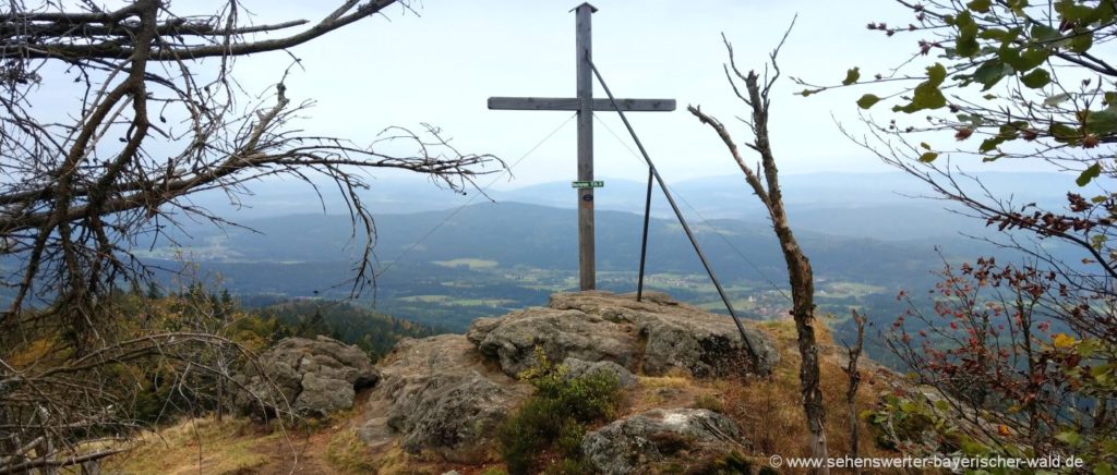 Hochstein Gipfel Kreuz Bayersicher wald Aussichtspunkt eck-hochstein-gipfelkreuz-bayerischer-wald-wandern-schareben