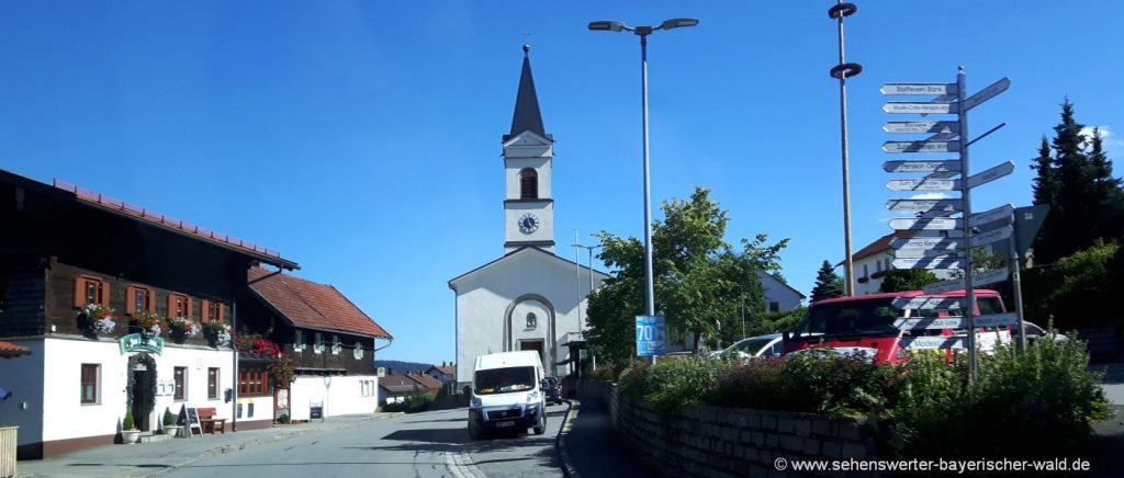 Pfarrkirche in Elisabethszell dem Ort in Niederbayern Sehenswürdigkeiten Elisabethszell Landkreis Straubing in Niederbayern