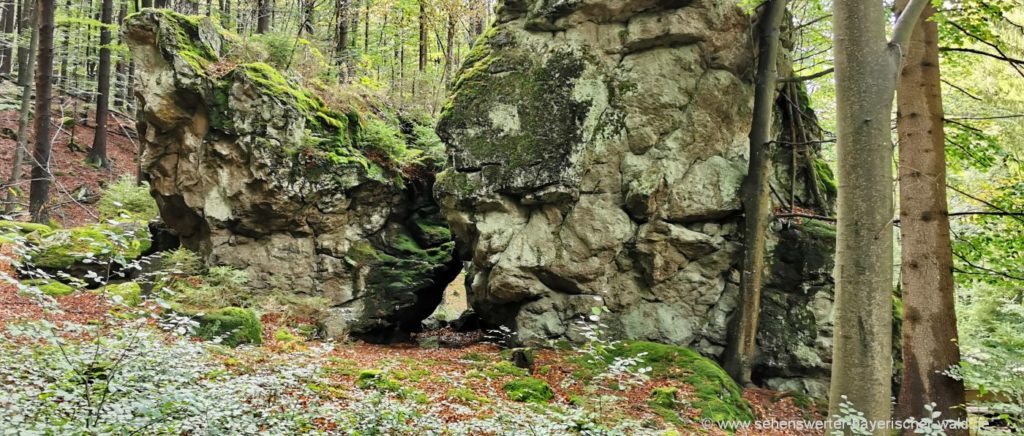 Eschlmais Rundweg mit Felsentor bei Arberblick und Katlfelsen