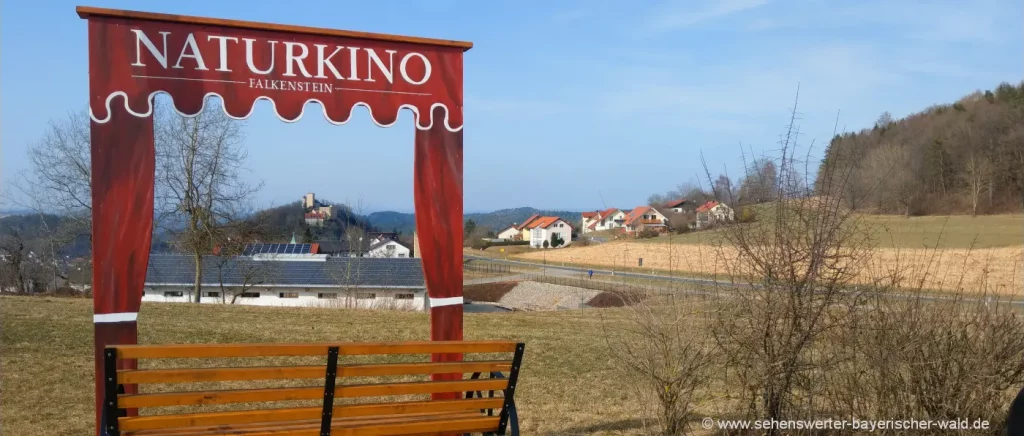 Stadtmöbel wie Sitzgruppen, Bänke, Trinkbrunnen an Wanderwegen in Deutschland