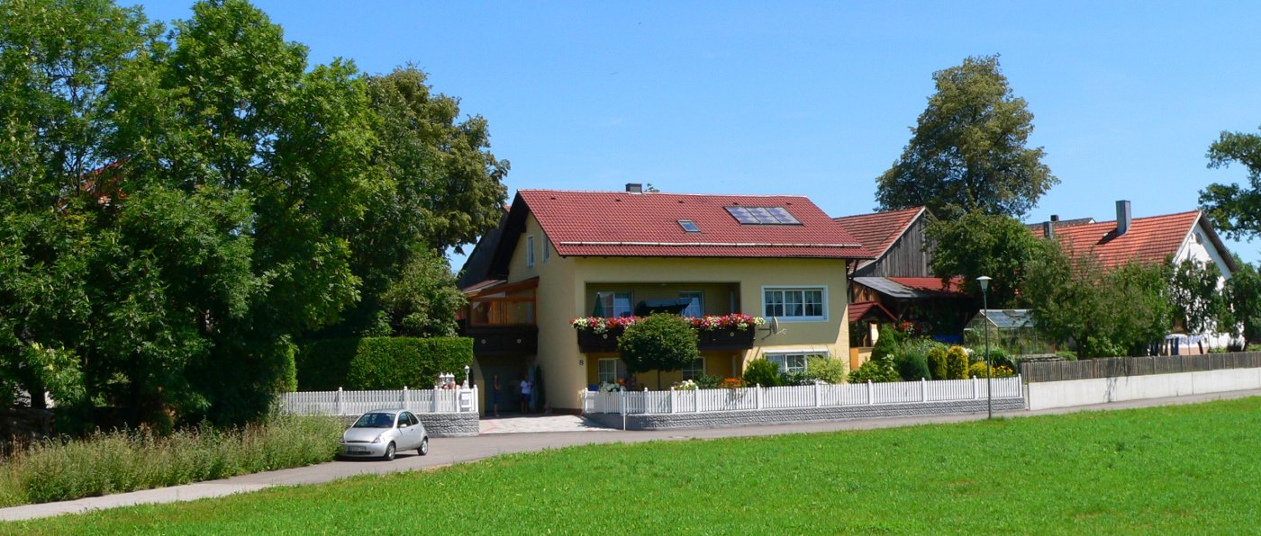 fleischmann-ferienwohnung-roding-angelurlaub-regen-fluss-hausansicht