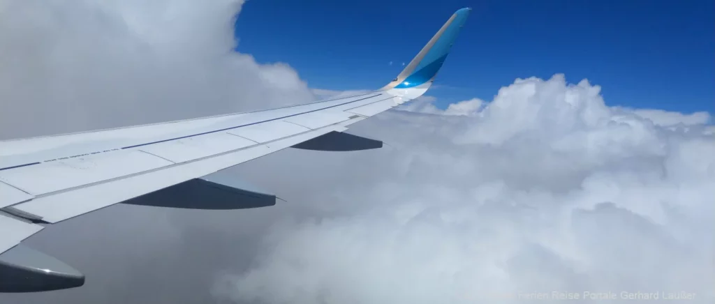 Günstige Flugreisen Europa Flugzeug Wolken Flugtickets Billigflüge