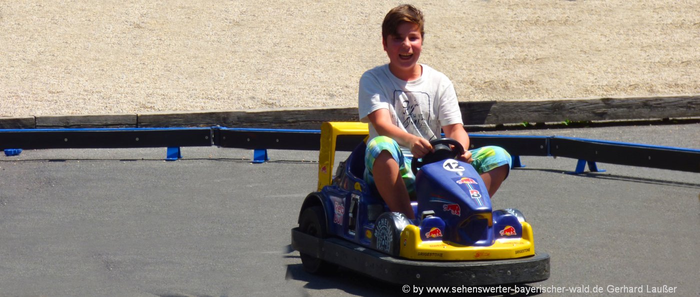 freizeitangebote-kartfahren-kinder-freizeitpark-ausflugsziele-bayern