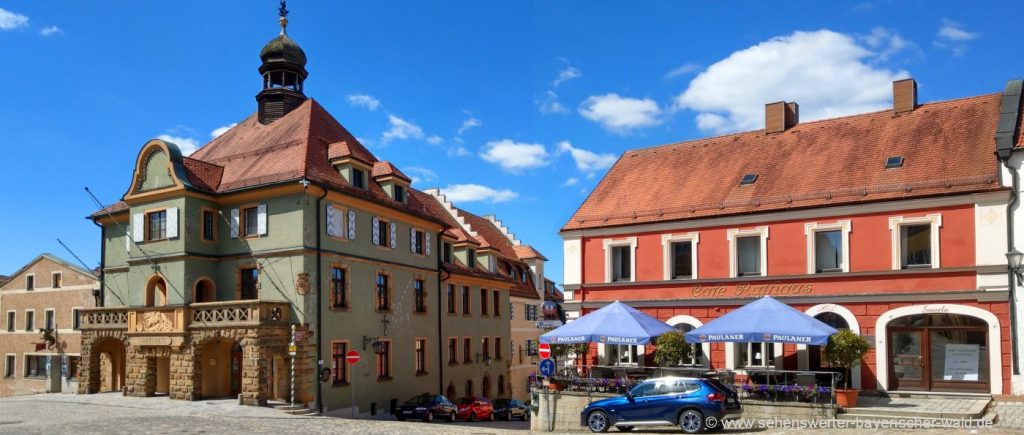 Historisches Rathaus und Stadtturm am Stadtplatz in Furth im Wald Sehenswürdigkeiten in Furth im Wald Ausflugsziele Stadtplatz