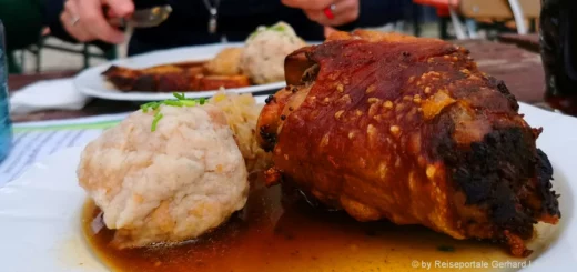 Gasthaus in Bayern Genussurlaub in Süddeutschland Schweinshaxe essen