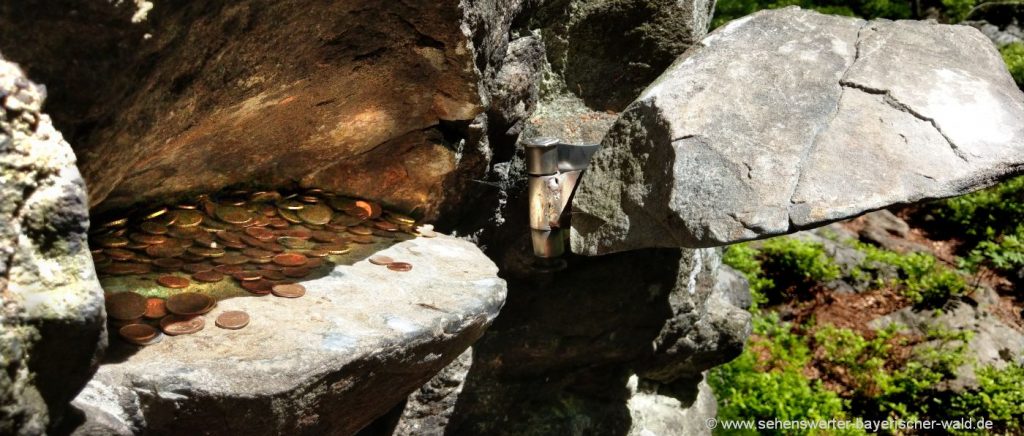 Gibacht Rundwanderweg mit dem Pfennig Felsen dessen Geheimnis hier offen ist Geheimnis im Pfennigfelsen am Rundwanderweg am Gibacht