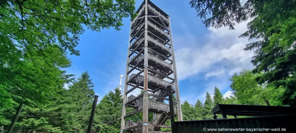 Aussichtsturm am Haidel Berg Ausflugsziel im Bayerischen Wald