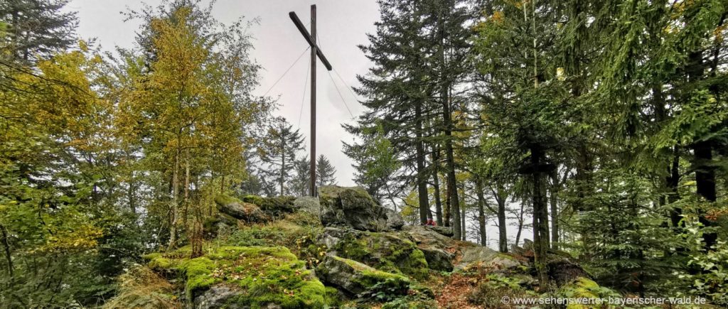 Schopf Gipfel mit Gipfelkreuz bei Grandsberg Rundwanderweg zum Schopf Gipfel bei Grandsberg Mühlgrabenweg