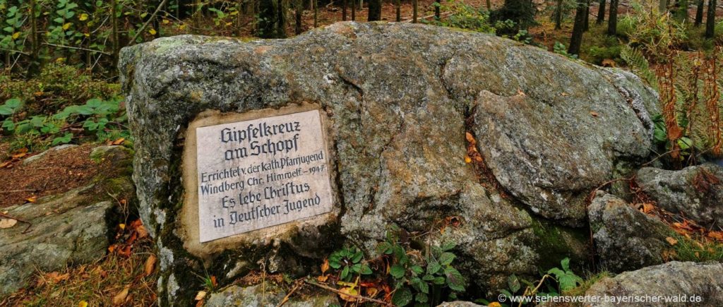 Felsen beim Gipfelkreuz am Schopf Wanderung ab Grandsberg