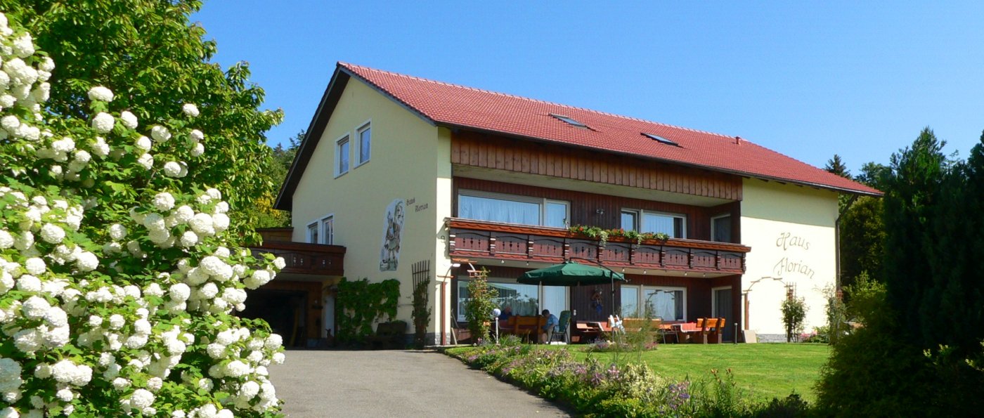 haus-florian-herzogau-zimmer-uebernachtung-waldmuenchen-pension-aussen