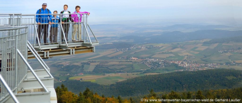 Skywalk am Aussichtsturm am Hohen Bogen Aussichtsturm am Hohen Bogen Berg Gipfel Aussichtspunkt