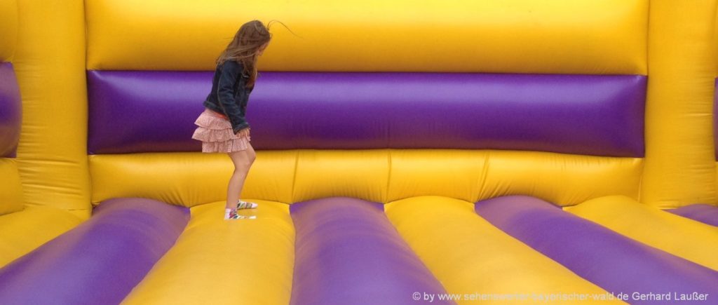 Indoorspielplatz in Regensburg Kinderland Trampoline in Pentling