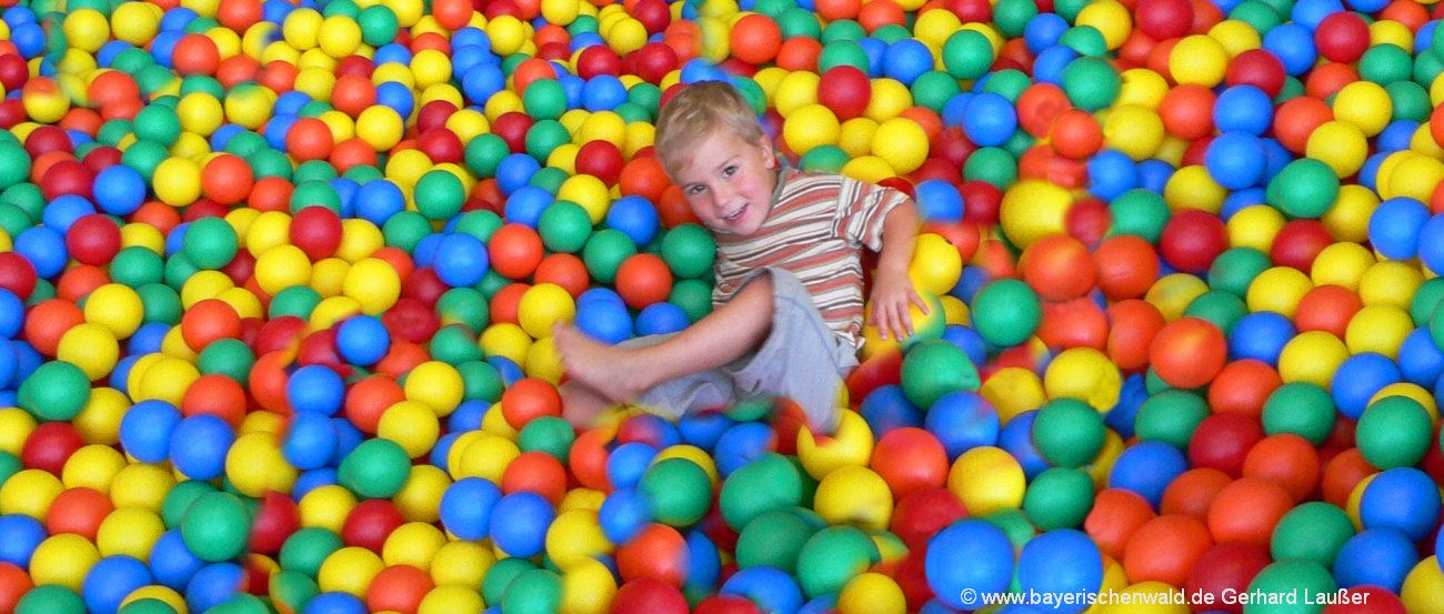 indoor-spielhalle-kinderland-trampoline-penrtling-regensburg-1300