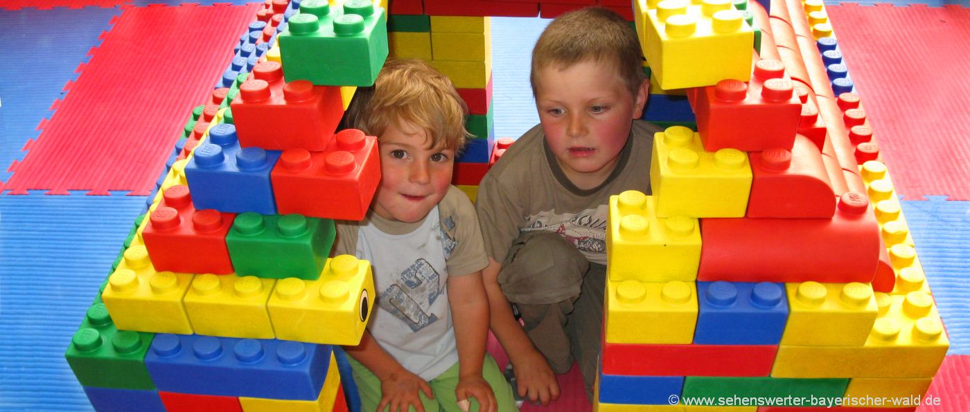 indoorspielplatz-niederbayern-kinderpark-legobausteine-freizeitpark