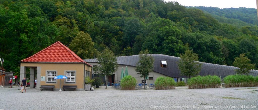 Wanderung am Schmugglerweg Bayerischer Wald Österreich - Ausgangspunkt Jochenstein Erlebniszentrum Haus am Strom Jochenstein Wanderung am Schmugglerweg Haus am Strom