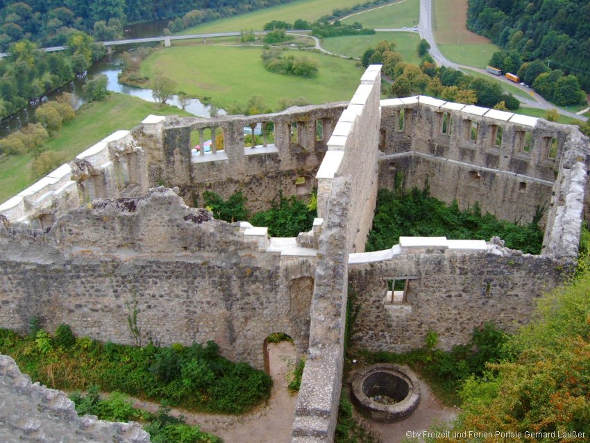 Burgruine Kallmünz Wanderung zur Burg in der Oberpfalz Aufstieg zur Ruine