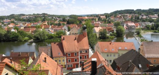 Wandern am Rundweg zur Burgruine Kallmünz Aussichtspunkt im Naabtal