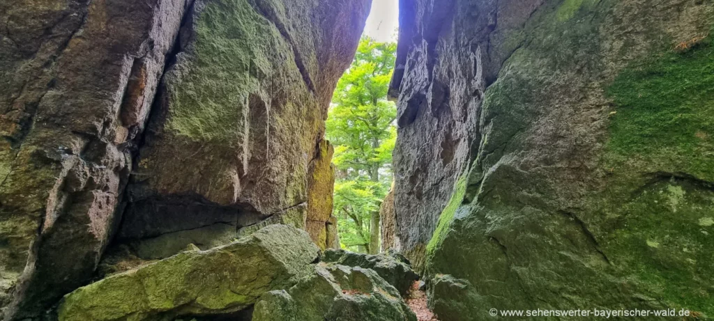 Wanderung ab Kirchdorf im Wald - Felsendurchgang am Habichtstein