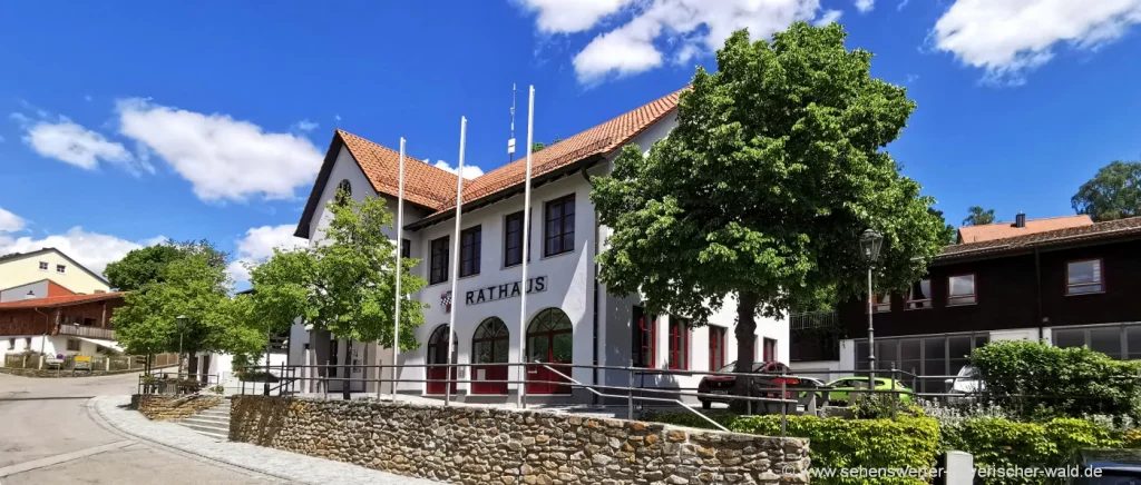 Attraktionen in Kollnburg das Rathaus