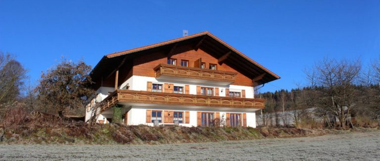kriegerhof-bayerischer-wald-bauernhof-ferienwohnungen-ansicht