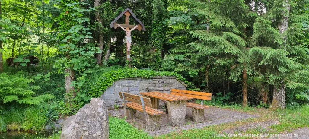 Rastplatz mit Kreuz nahe dem Guntherstein,