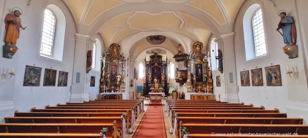 Besichtigung der Pfarrkirche Sankt Stephanus am Rundweg Zeckenstein Fliegerlus