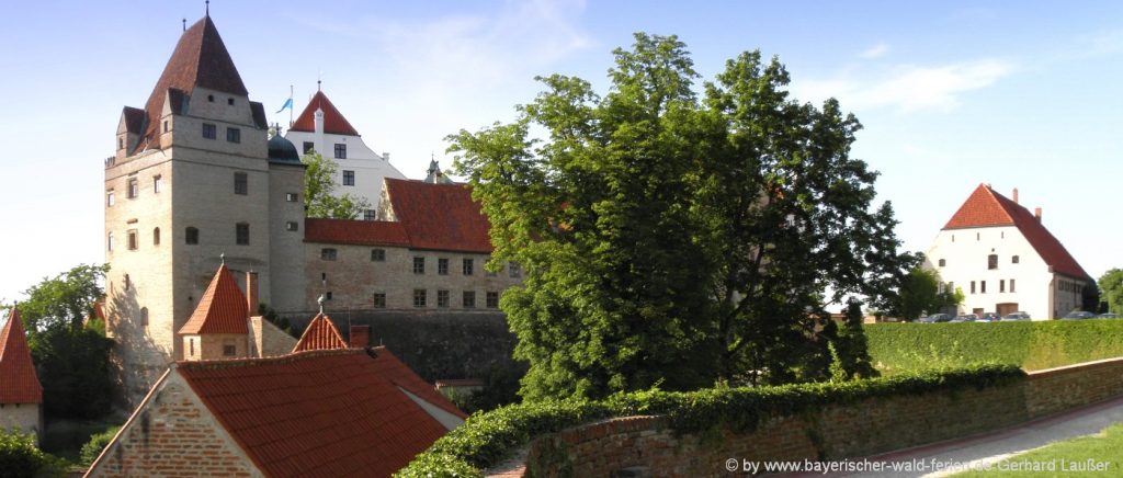 Attraktionen im Landkreis Landshut Sehenswürdigkeiten & Ausflugsziele in Niederbayern