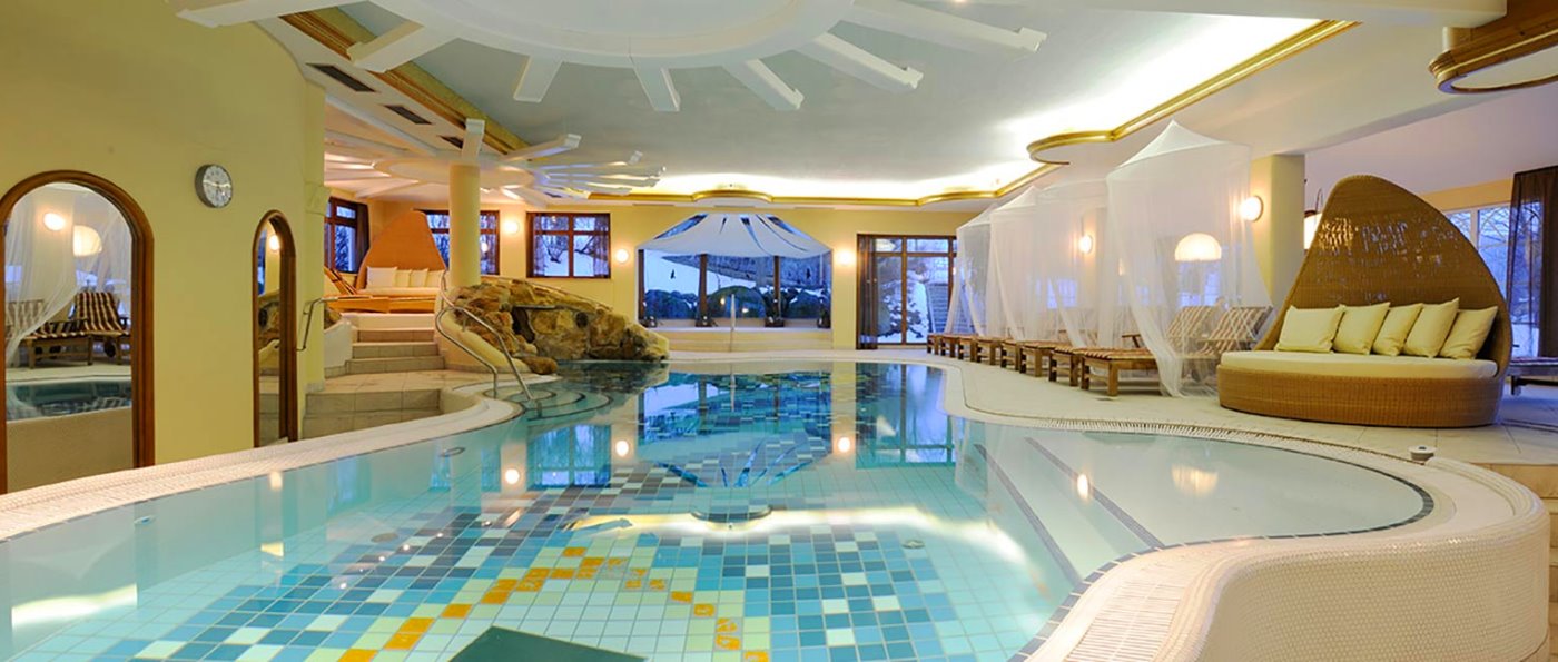 lindenwirt-hallenbad-wellnessurlaub-bodenmais-wellnesshotel-schwimmbad