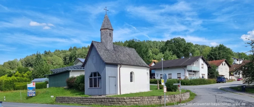 Kapelle am Ortsrand am Radweg Richtung Bad Kötzting Kapelle am Ortsrand am Radweg Richtung Bad Kötzting
