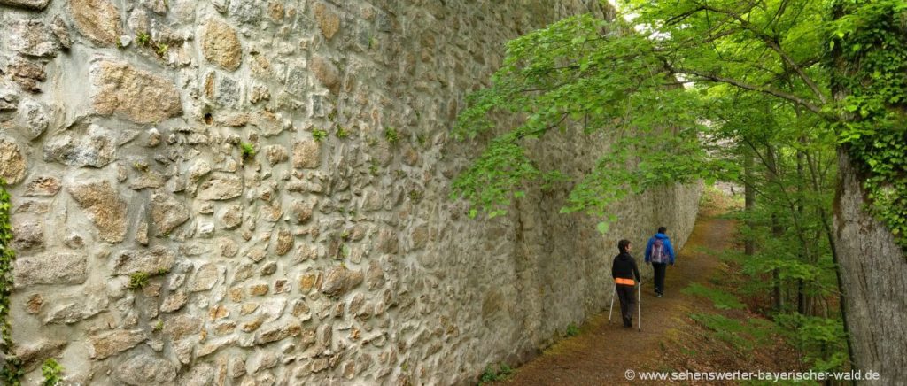 Burgmauer Mitterfels Rundweg ins Perlbachtal Wandern