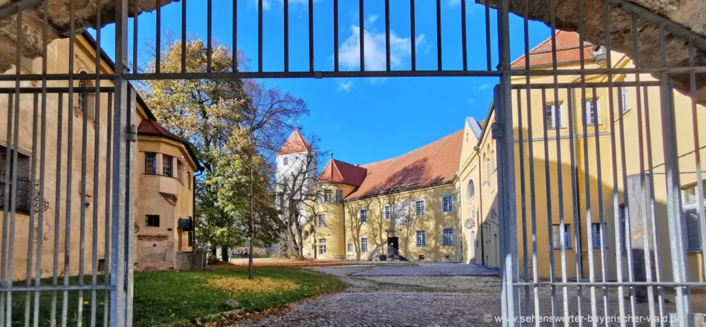 Schloss Neuburg am Inn Zugang zum Innenhof