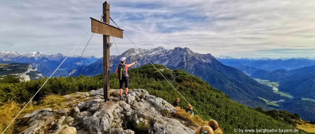 Gipfel Wanderungen in Österreich - Gipfelkreuz auf der Steinplatte bei Waidring Gipfel Wanderung schnell Digitale Vignette für Reisen nach Österreich kaufen