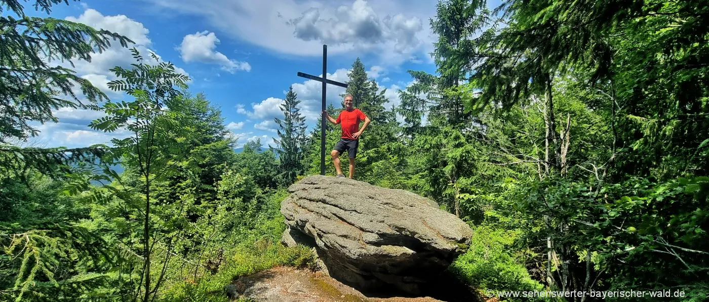 philippsreut-schoenbuchetfelsen-gipfelkreuz-grandlberg-wanderung-sperrbichel